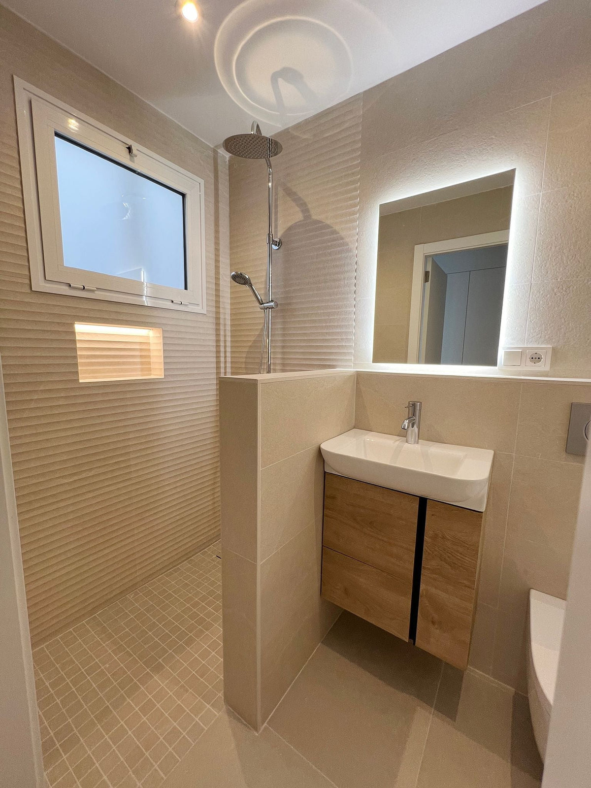 Muse Ivory Ceramic Tile – room scene