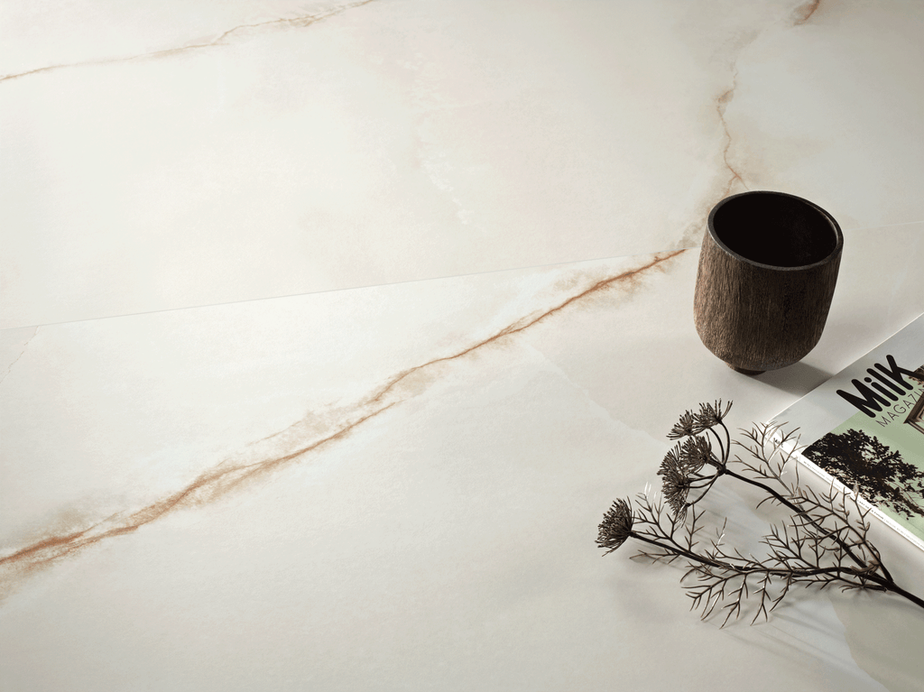 Onice Supreme Marfil Porcelain Tile – room scene